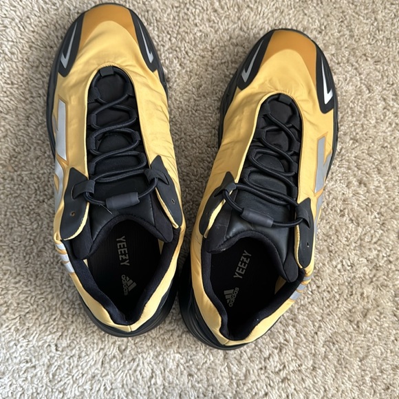 Yeezy 700s - yellow - Picture 2 of 7